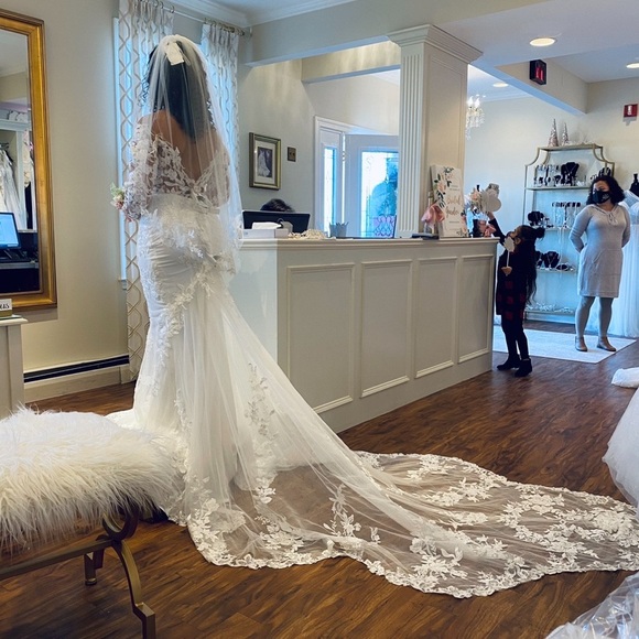 Beautiful Essence of Australia wedding dress - Picture 3 of 10